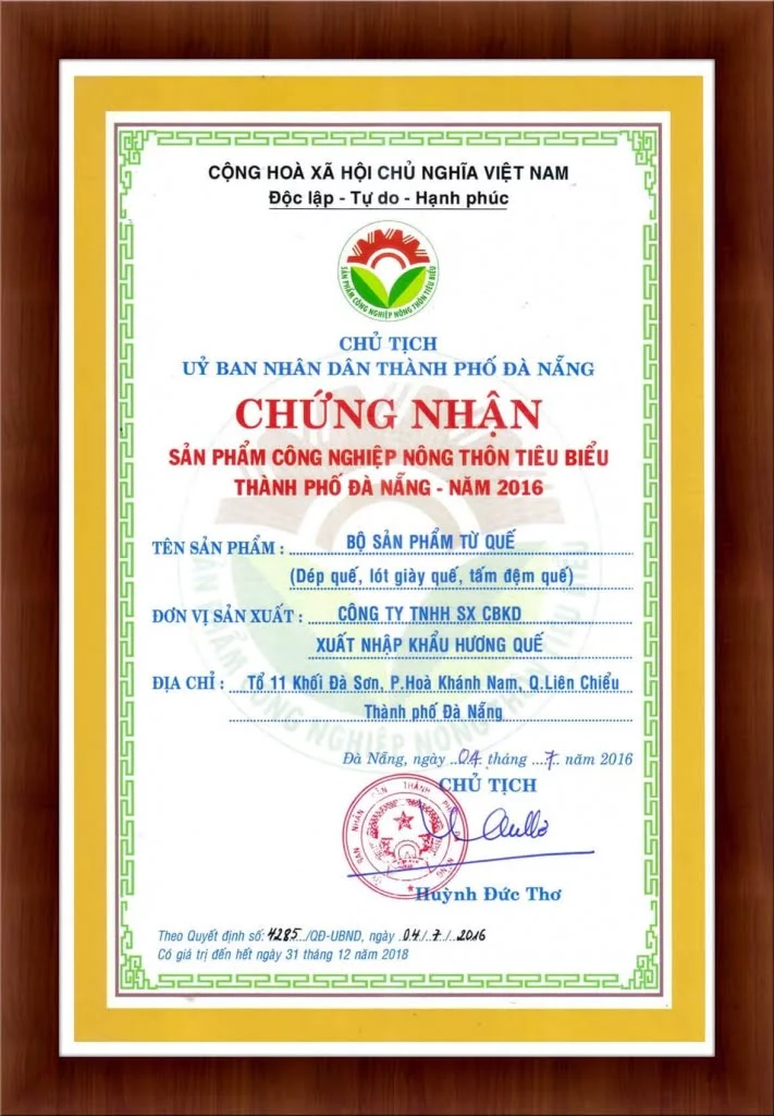 chung-nhan-san-pham-cong-nghiep-nong-thon-tieu-bieu-thanh-pho-da-nang-2016