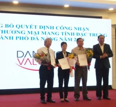 cong-nhan-lot-giay-huong-que-la-1-trong-6-san-pham-dac-trung-cua-da-nang-nc49